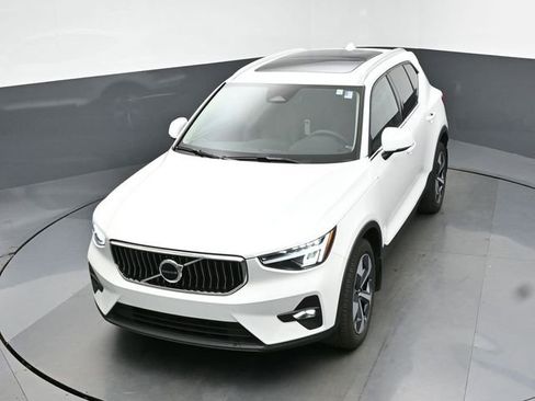 Used 2023 Volvo XC40 B4 Plus w/ Protection Package Premier image 44