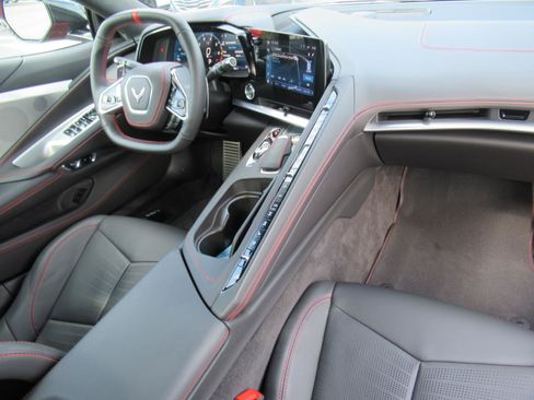 Used 2024 Chevrolet Corvette Stingray Premium Conv w/ Z51 Performance Package RWD image 13