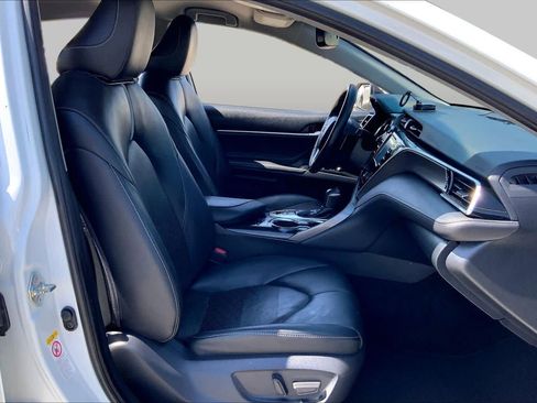 Used 2018 Toyota Camry XSE FWD image 9