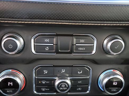 Used 2022 GMC Yukon SLT w/ SLT Premium Package image 35