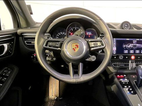 Certified 2026 Porsche Macan AWD/4WD image 13