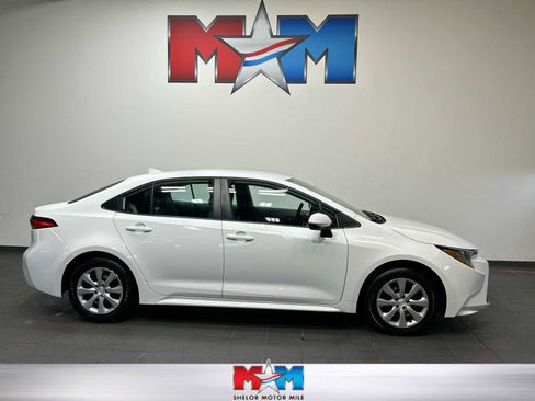 Used 2022 Toyota Corolla LE FWD image 1
