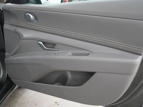 Used 2024 Hyundai Elantra SEL w/ Convenience Package FWD image 9