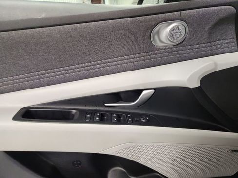 Used 2023 Hyundai Elantra Limited FWD image 21