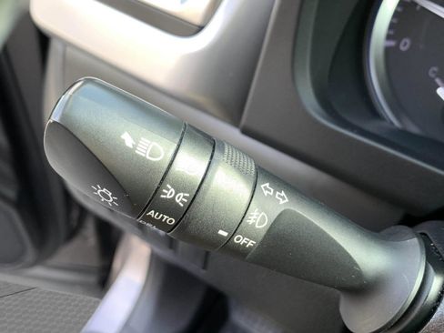 Used 2019 Toyota Highlander Limited AWD/4WD image 18