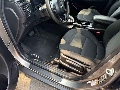 Used 2018 Kia Soul + FWD image 17