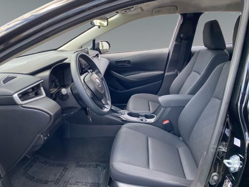 Used 2025 Toyota Corolla LE FWD image 9