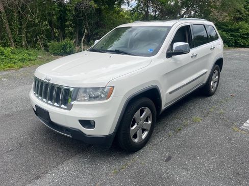 Used 2011 Jeep Grand Cherokee Limited RWD image 3