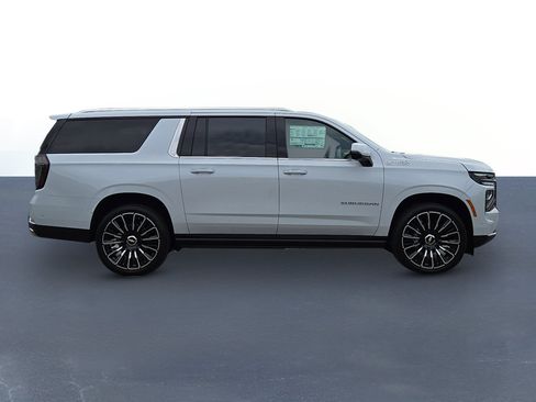 New 2026 Chevrolet Suburban High Country AWD/4WD image 4