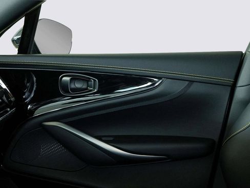 New 2026 Aston Martin DBX 707 image 14