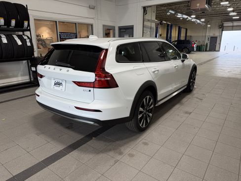 New 2026 Volvo V60 B5 Cross Country Ultra w/ Climate Package image 9