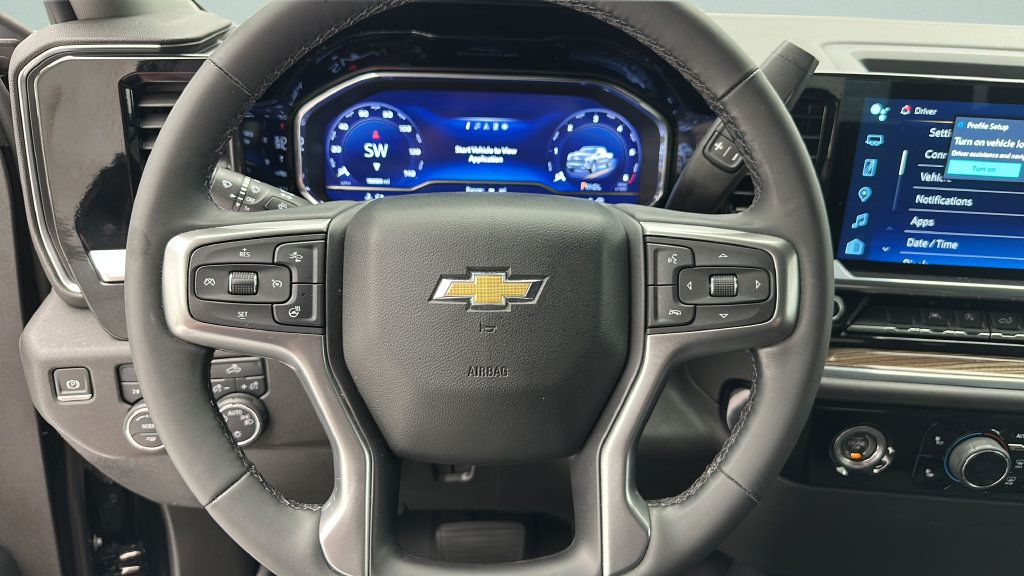 Used 2024 Chevrolet Silverado 1500 LT AWD/4WD image 16
