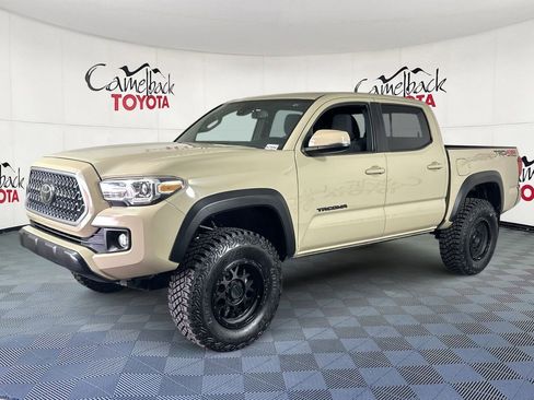 Used 2019 Toyota Tacoma TRD Off-Road w/ Technology Package AWD/4WD image 2
