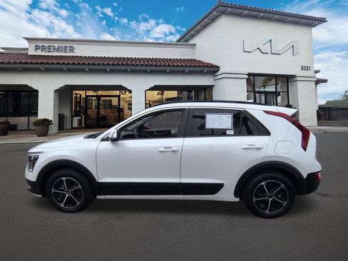 Used 2025 Kia Niro EX FWD image 5