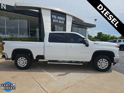 Used 2025 Chevrolet Silverado 2500 LT AWD/4WD image 2