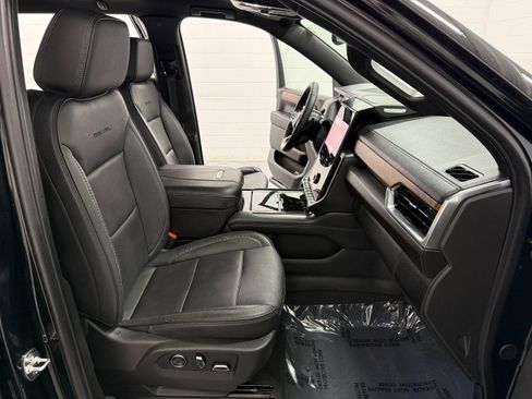 Used 2025 GMC Yukon XL Denali AWD/4WD image 19