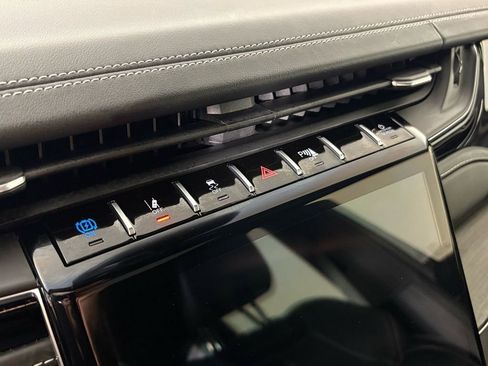 Used 2022 Jeep Grand Cherokee Overland w/ Luxury Tech Group IV image 27