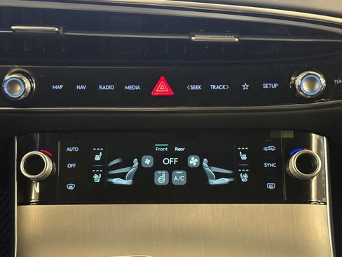New 2026 Genesis GV70 2.5T Advanced AWD/4WD image 21