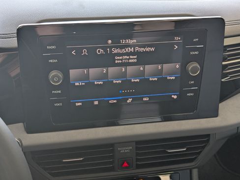 Used 2025 Volkswagen Jetta SE w/ Sunroof Package FWD image 29