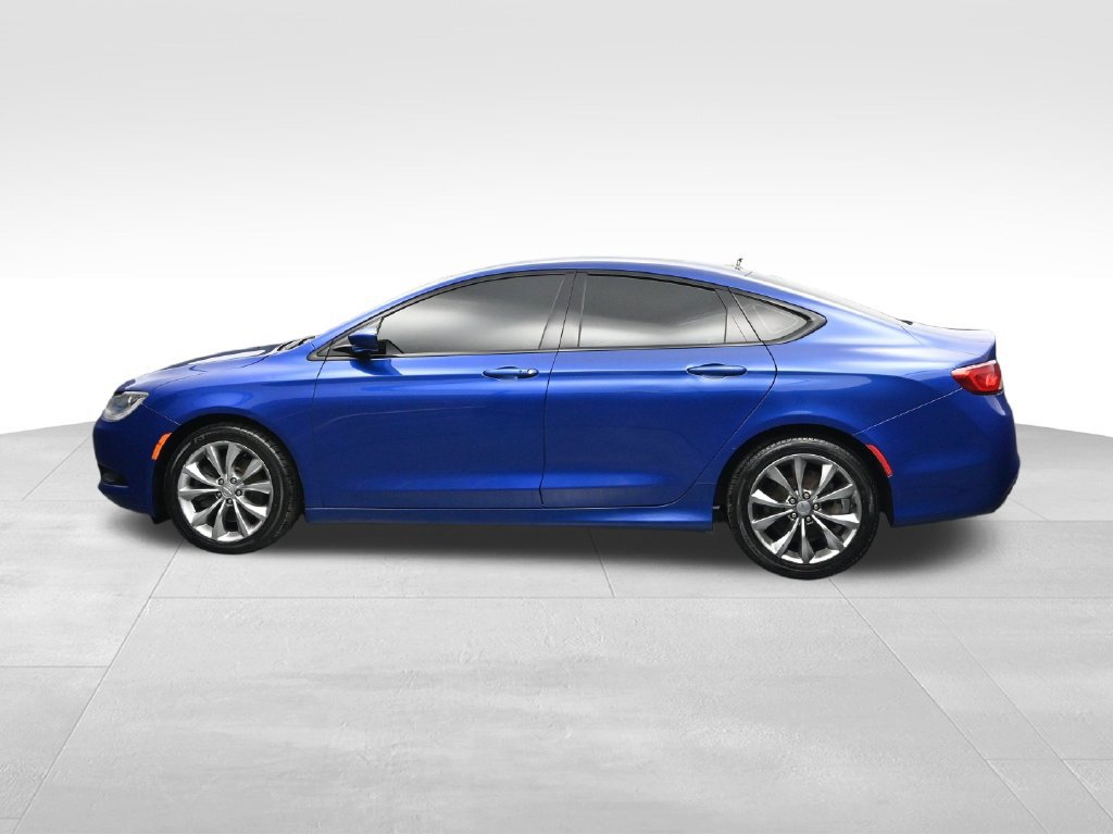 Used 2015 Chrysler 200 S w/ Navigation & Sound Group I FWD image 2