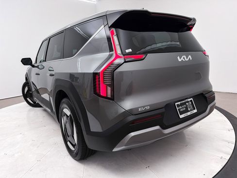 Used 2024 Kia EV9 Light Long Range image 9
