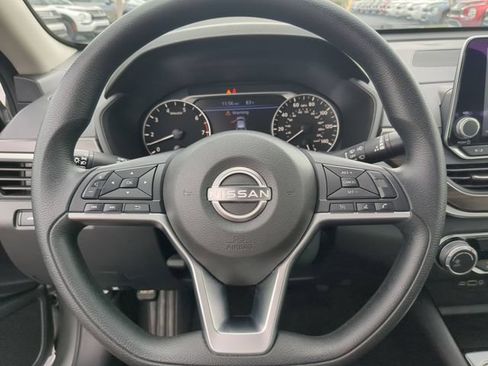 Used 2024 Nissan Altima 2.5 SV FWD image 30