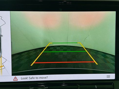 Used 2024 Volkswagen Atlas SE image 23