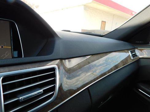 Used 2016 Mercedes-Benz E 350 4MATIC Sedan image 30