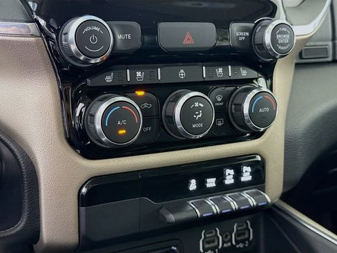 Used 2019 RAM 1500 Laramie AWD/4WD image 10