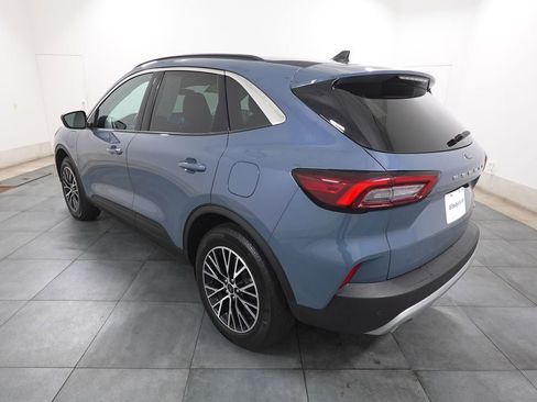 Used 2023 Ford Escape SE image 3