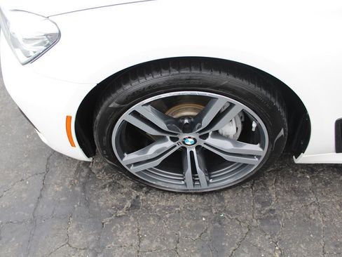 Used 2018 BMW 740i image 11