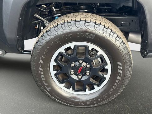 Used 2025 Toyota Tacoma TRD Off-Road image 10