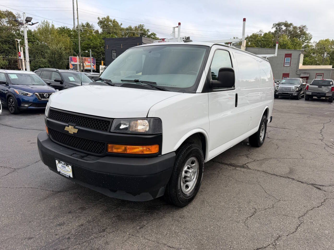 Used 2021 Chevrolet Express 2500 w/ Driver Convenience Package RWD image 4