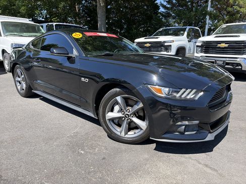 Used 2015 Ford Mustang GT Premium w/ Equipment Group 401A RWD image 2