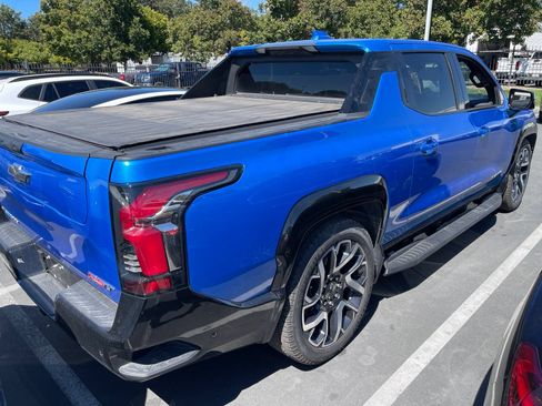 Used 2025 Chevrolet Silverado EV RST AWD/4WD image 2