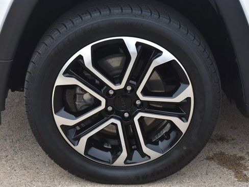 Used 2022 Jeep Compass Limited image 11