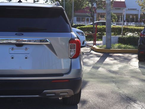 Used 2023 Ford Explorer XLT w/ Equipment Group 202A image 16