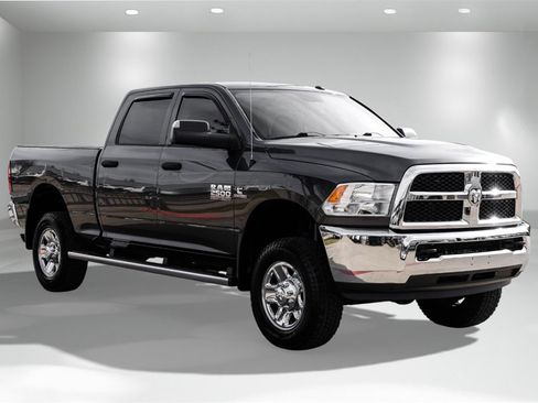 Used 2018 RAM 2500 Tradesman w/ Chrome Appearance Group image 5