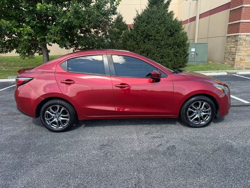 Used 2019 Toyota Yaris LE FWD image 7