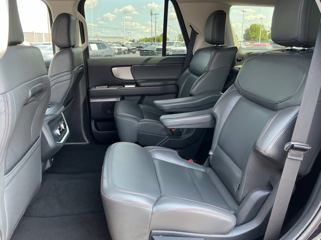 Used 2025 Ford Expedition Active AWD/4WD image 18