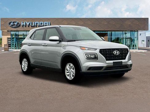 New 2025 Hyundai Venue SE image 11