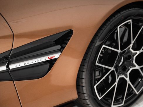 New 2026 Aston Martin Vanquish Convertible RWD image 9