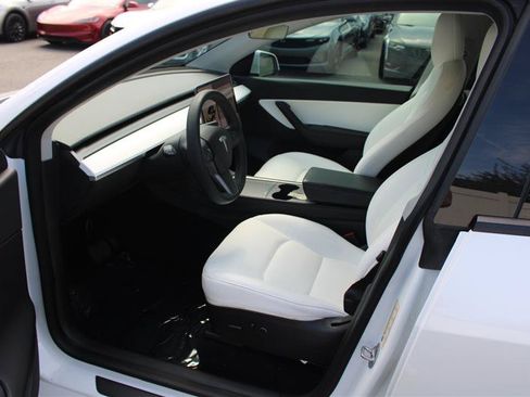 Used 2021 Tesla Model Y Long Range AWD/4WD image 7