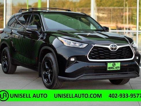 Used 2020 Toyota Highlander LE AWD/4WD image 1
