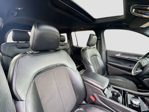 Used 2022 Jeep Grand Cherokee Altitude image 29