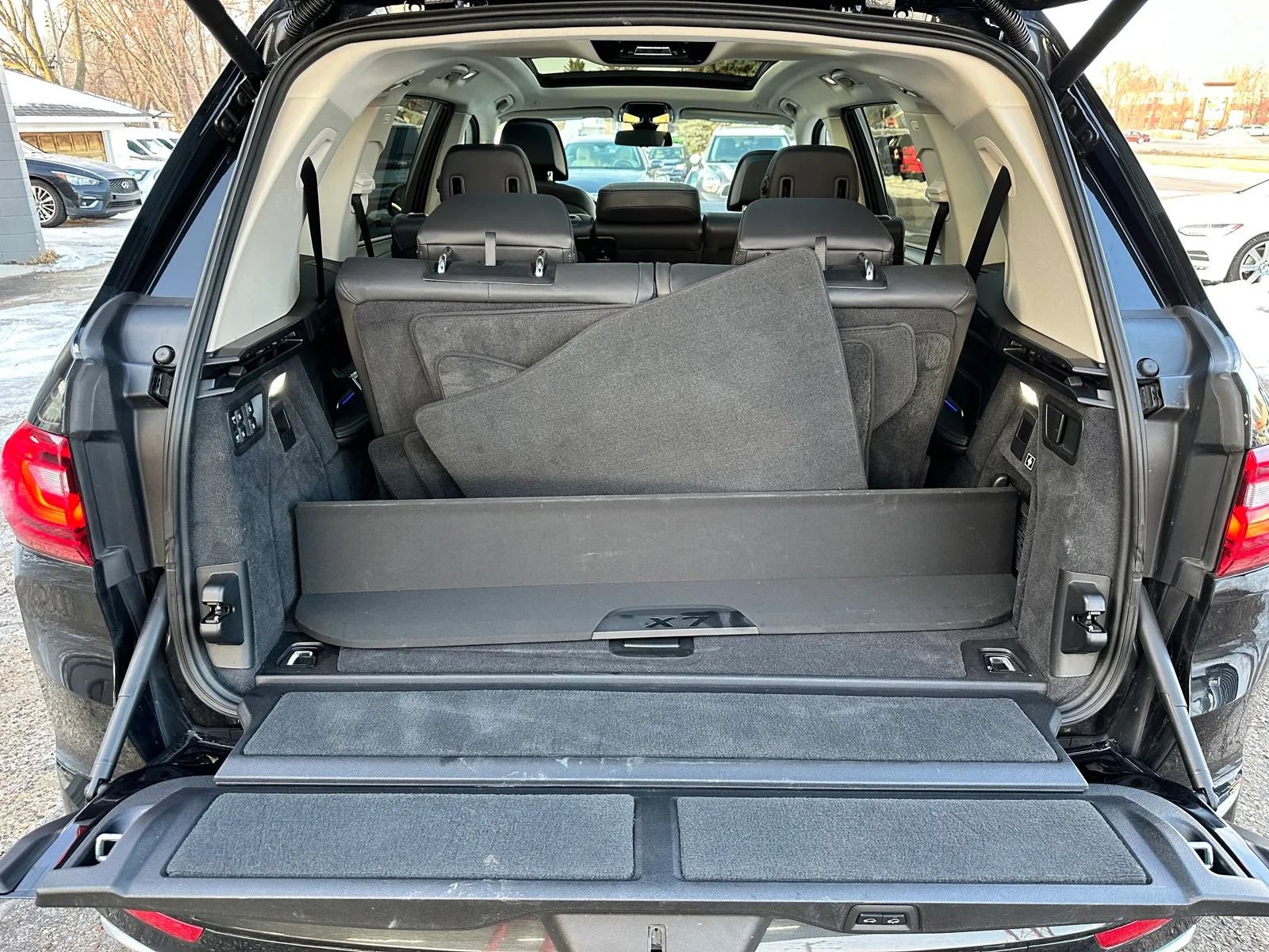 Used 2019 BMW X7 xDrive40i w/ Premium Package AWD/4WD image 28