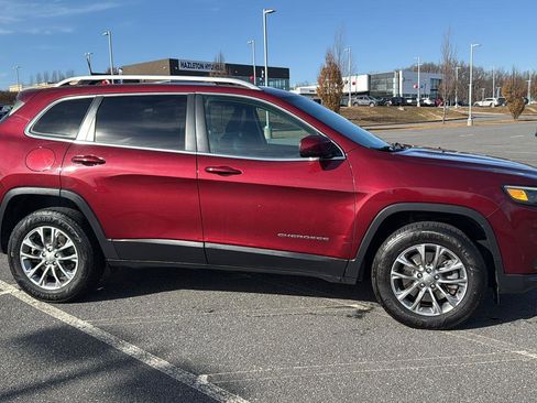 Used 2019 Jeep Cherokee Latitude Plus w/ Comfort/Convenience Group image 3