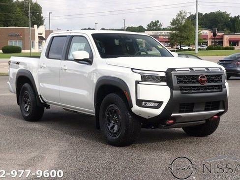 New 2025 Nissan Frontier PRO-4X w/ Pro Convenience Package image 1