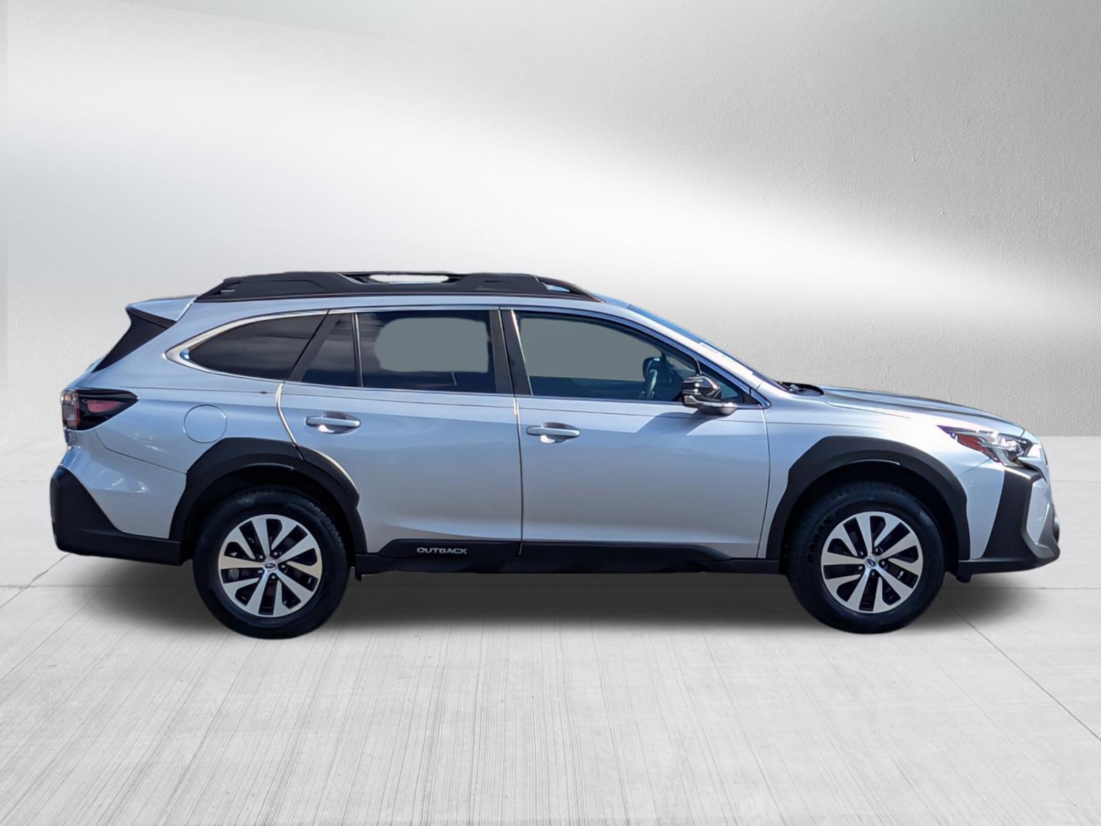Used 2024 Subaru Outback Premium AWD/4WD image 2