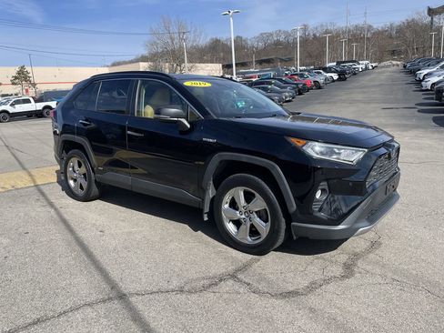 Used 2019 Toyota RAV4 Limited w/ Carpet Mat Package image 6